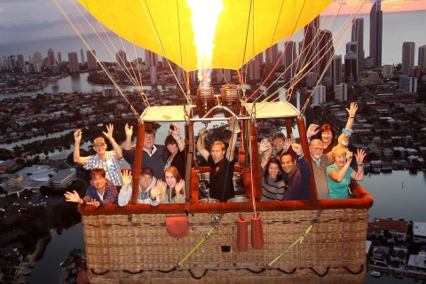 Vol en montgolfière au lever du soleil sur la Gold Coast AustralieVol en montgolfière de 60 minutes avec petit-déjeuner au champagne
