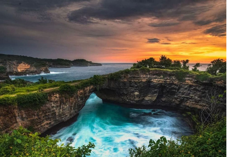 Nusa Penida: Island Sightseeing West & East Coast Day Trip Car Charter 8 Hours Explore West Coast