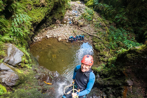 Canyoningupplevelse Ribeira dos Caldeirões i São Miguel