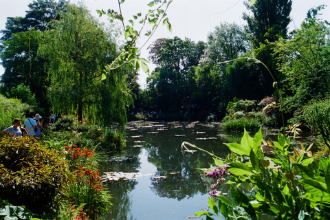 From Paris: Giverny & Impressionism Private Tour