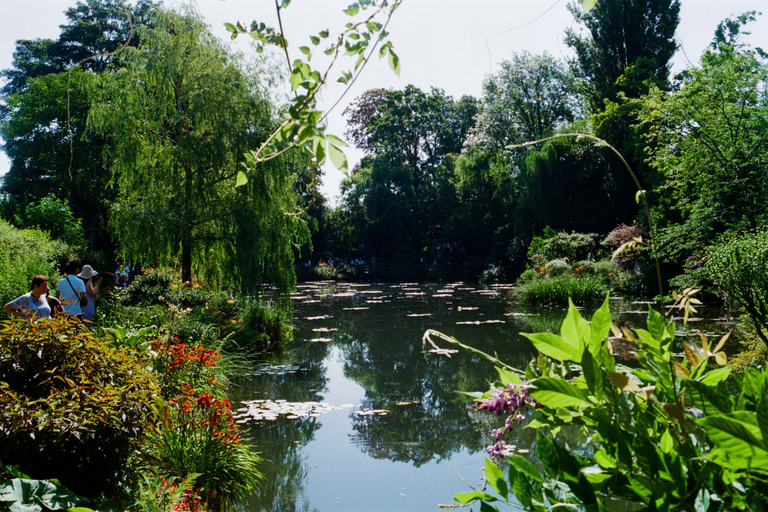 From Paris: Giverny & Impressionism Private Tour