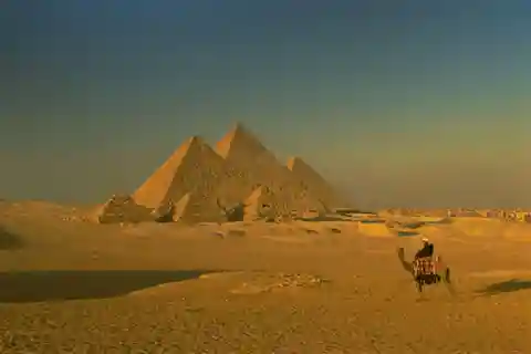 From Alexandria Port: Giza Pyramids & Nile Cruise Day Tour