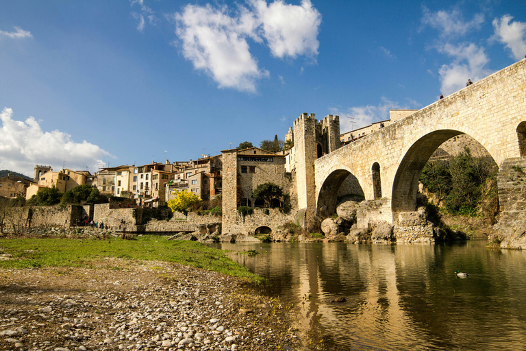 Private Three Medieval Towns Tour and Local Lunch