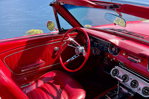 Passeio turístico na Riviera Francesa em um Ford Mustang conversível