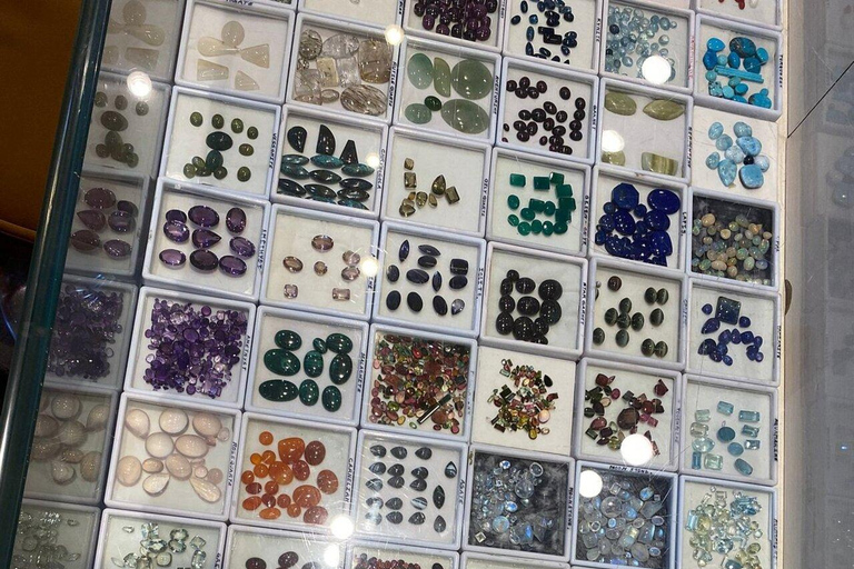 Exclusive Agra Leather & jewellery Boutique Tour Agra: Famous Leather Workshop Tour