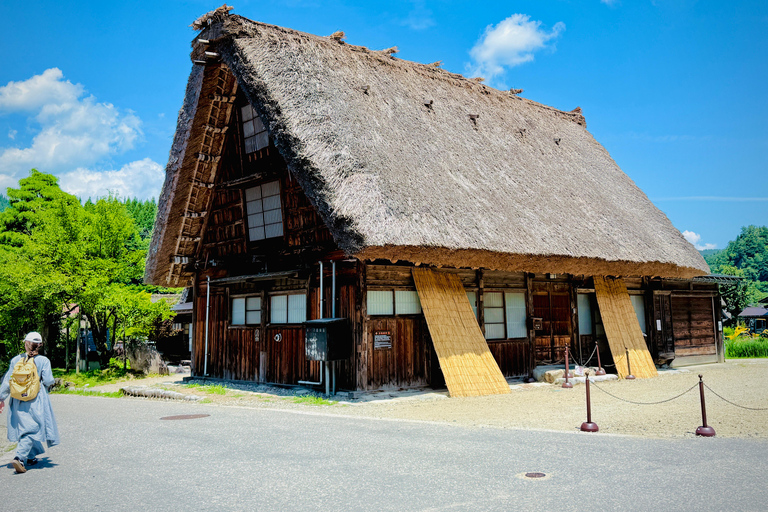 Kanazawa: Shirakawago, Gokayama, and Takayama Full Day Trip