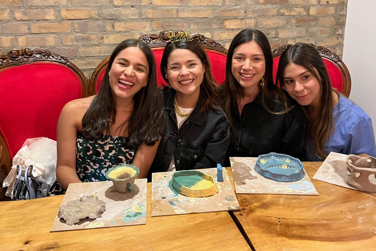 Bogotá: Artisanal Ceramics & Wine – A Sensory Experience Bogotá: Handmade Ceramics & Wine – Sensory Experience