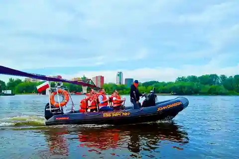 Warsaw: Exciting 90 min Speedboat Tour on the Wild River