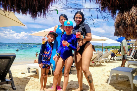 Cartagena: Playa Tranquila Barú Day Pass + Welcome Cocktail