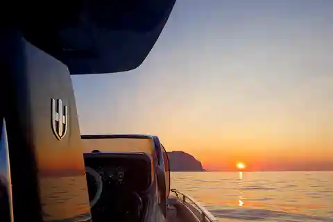 Tour privado en barco por la costa de Palermo