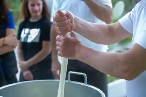 Gioia del Colle: Tour in E-Bike alla Fattoria della Mozzarella con Degustazione