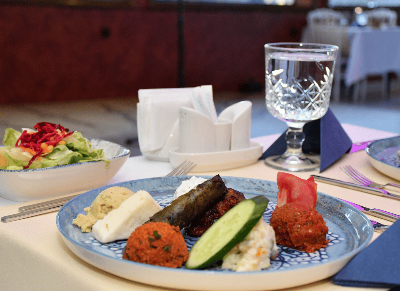 Istanbul: Bosporus-middagscruise og show med privat bord