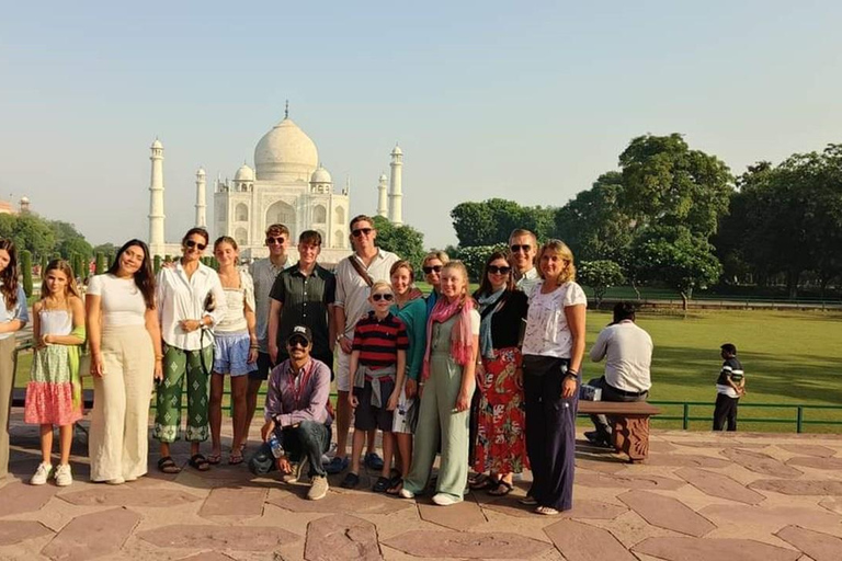 Desde Delhi: Taj Mahal y Agra Tour Privado de un Día con TrasladosCoche con aire acondicionado, conductor y guía