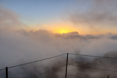 Madeira: Soluppgångstur till Pico do AreeiroMadeira: Pico do Areeiro soluppgångstur