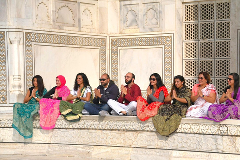 Delhi to Agra: Overnight Car Tour Including the Taj Mahal