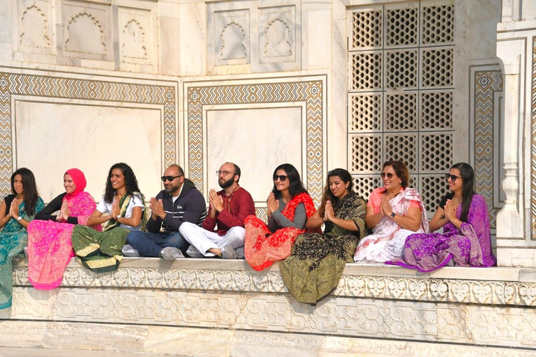 Delhi to Agra: Overnight Car Tour Including the Taj Mahal