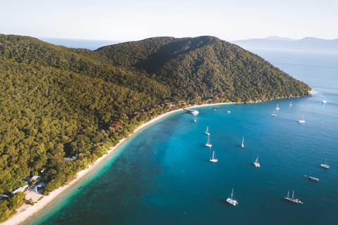 Da Cairns: Escursione in traghetto all&#039;isola FitzroyEscursione di un giorno con attrezzatura per lo snorkeling