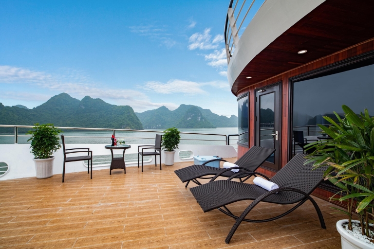 Crucero de 3 días por la bahía de Lan Ha, pueblo de Viet Hai, 5 estrellasJunior suites con balcón privado y bañera (1ª planta)