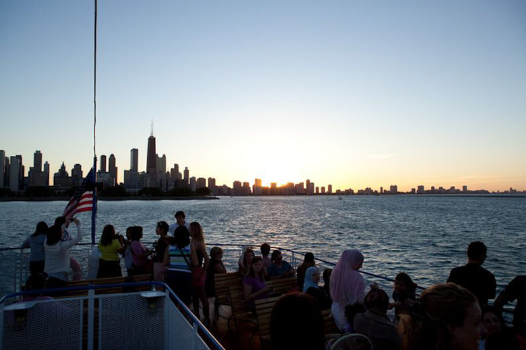 Chicago: Lake Michigan Skyline Cruise Lake Michigan Skyline Cruise in English