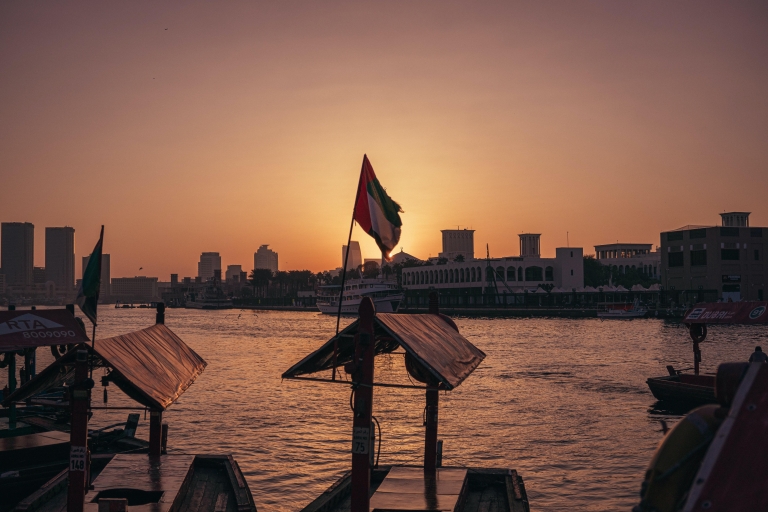 Dubai: Geführte Altstadttour mit Souks, Verkostungen und BootstourPrivate Tour mit Transfers