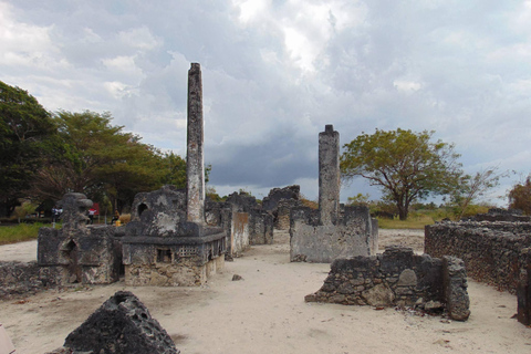 Dar es Salaam: escursione di un giorno alle rovine di Kaole e Bagamoyo con guidaDar es Salaam: escursione con guida alle rovine di Kaole e Bagamoyo