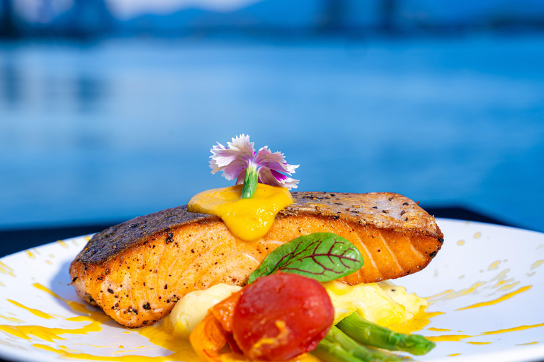 Da Nang: Han River Dinner Cruise with Private Table Options Upper-Deck Dinner — River & City Views