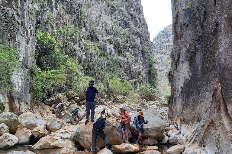 Apoala Canyon, lagoas e cachoeiras Viagem de 1 dia de caminhadaPreço a partir de 8 pessoas