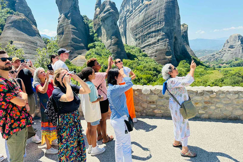 Recorrido por lo más destacado de Meteora en inglés o españolExcursión en grupo compartido en español con salida desde la estación de Kalabaka