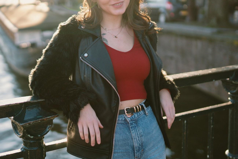 Amsterdam: Professional Photoshoot at the Canals Premium 30 Minutes - 30 Photos