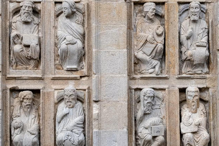 From Lisbon: Santiago de Compostela Day Trip with Fatima