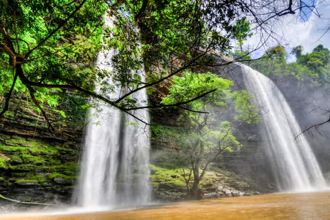 Excursão às Cataratas do Boti e aos Jardins de Aburi