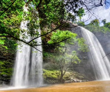Boti Falls, Umbrella Rock, Aburi Gardens & Cocoa Farm Tour