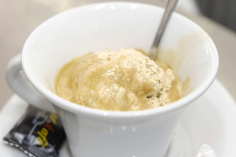 Walking Tour in Genoa with Tastings and Stories