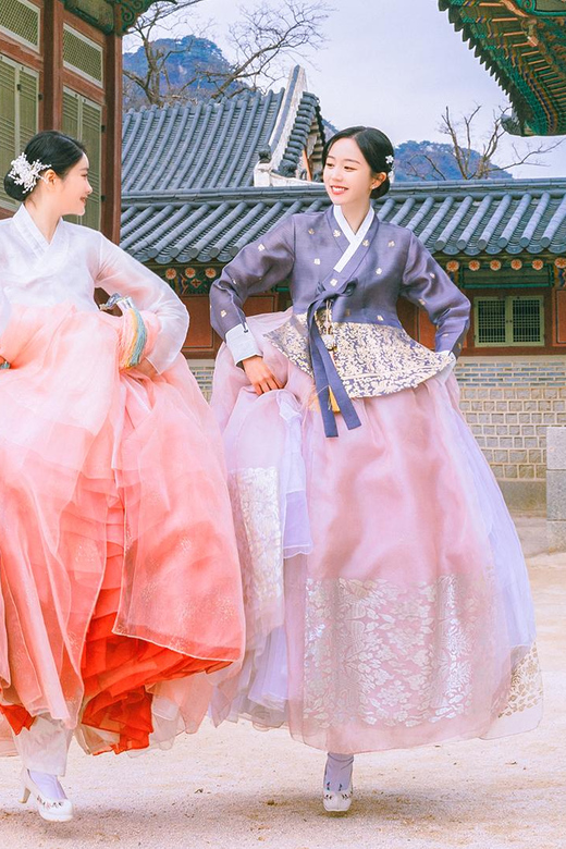 Seoul: Gyeongbokgung Premium Hanbok Experience at Hanboknam