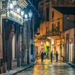 Palermo di notte con street food, vino e leggende locali