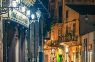 Palermo bei Nacht mit Streetfood, Wein und lokalen Legenden