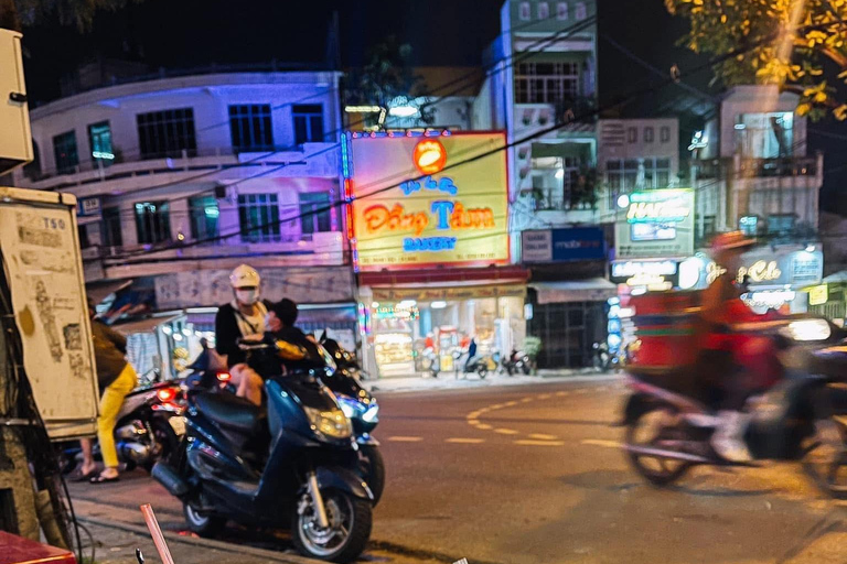 Visita a cidade de Da Nang e tour gastronómico de mota/carro à meia-noiteCity tour gastronómico em Da Nang à meia-noite