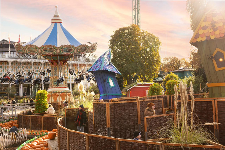 Köpenhamn: Halloween på Tivoli – inträde och åkatturHalloween på vardagar: Inträdesbiljett med obegränsade åkattraktioner