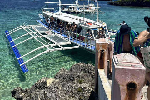 Boracay Budget Shared Boat Island Tour with Lunch
