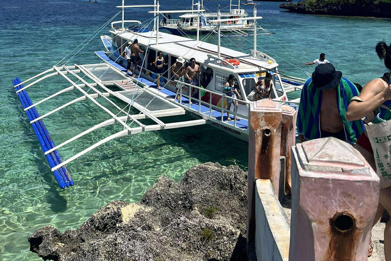 Boracay Budget Shared Boat Island Tour with Lunch