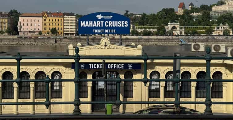 Budapest: By Night Sightseeing Cruise with Welcome Drink photo 5