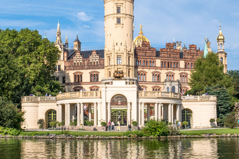 Schwerin: Express Walk with a Local 90 min - Walking Tour