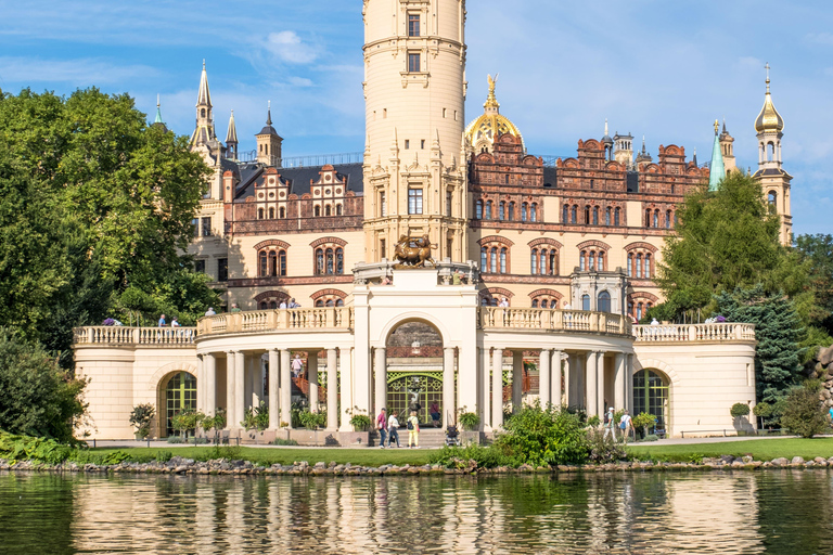 Schwerin: Express Walk with a Local 90 min - Walking Tour