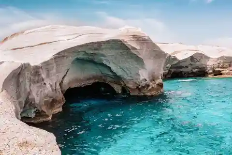 Milos – Santorin: Entdecke die Ägäis aus der Luft