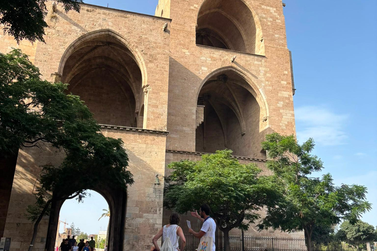Valencia Old Town: Guided Tour in German with an Official Guide (Small Group) Valencia Old Town: Small Group City Tour in German