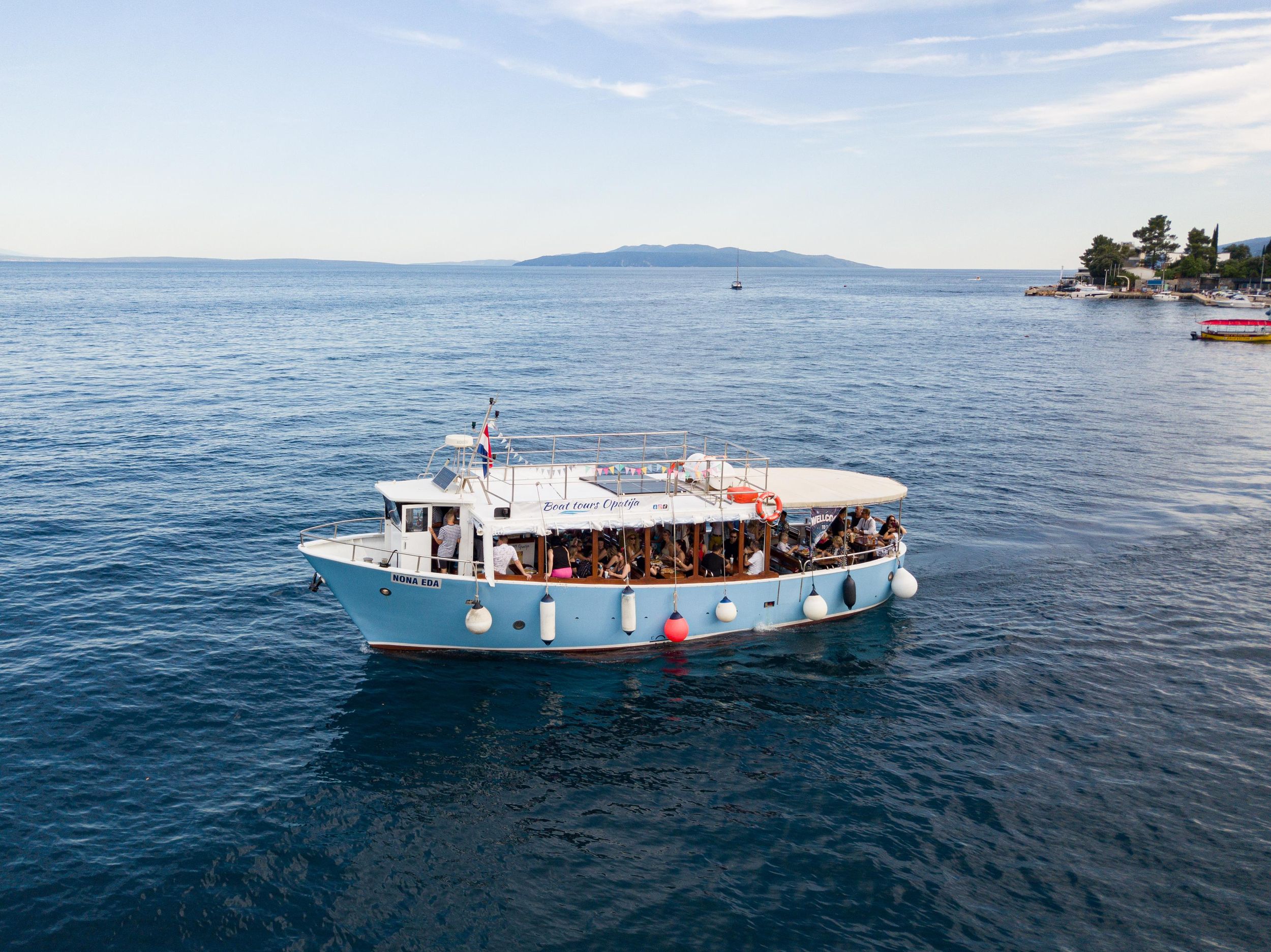 Opatija: Blaue Lagunen auf der Insel Cres mit Mittagessen und Getränken