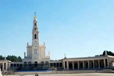 Lisbon: Fátima, Nazaré and Óbidos Full-Day Private Tour