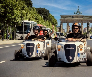 Berlin: Self-Drive City Sightseeing Tour in a Mini Hot Rod
