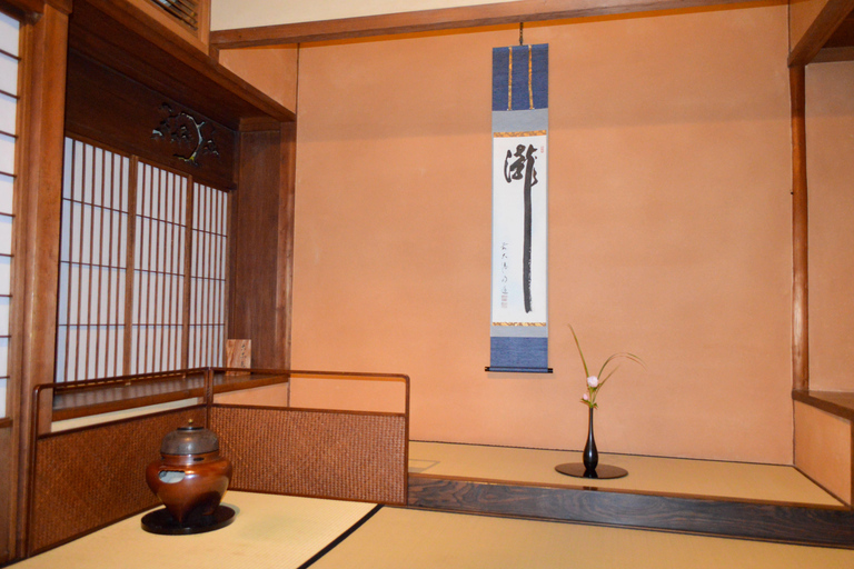 Kanazawa: Kimono Tea Ceremony in Higashi Chaya District