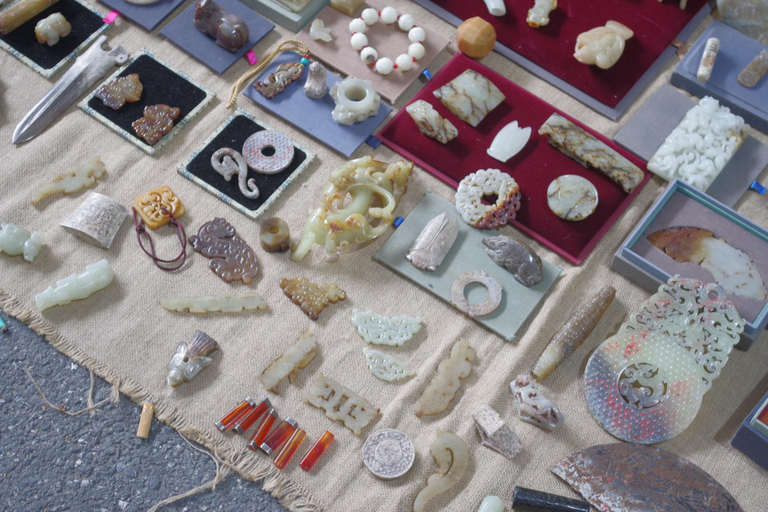 Hangzhou Ghost Market Adventure: Antique Hunt & Bargain